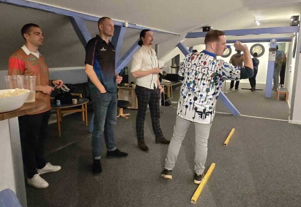 Fornemt besøg i Islev Dartklub