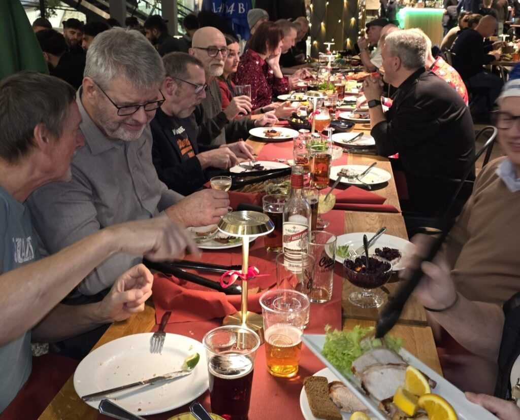 Årets julefrokost: Minigolf, pakkeleg og bowling – hvad kunne gå galt?